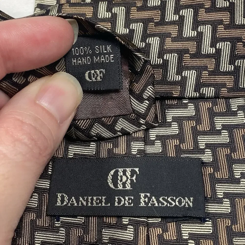 Daniel de Fasson Men's Neck Tie Handmade 100% Silk Brown Geometric 3.75x60